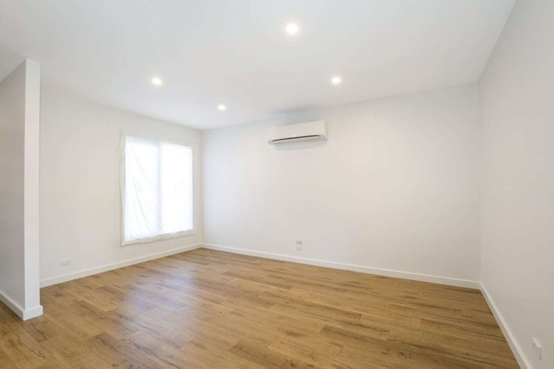 Photo - 1/22 Greenwood Street, Burwood VIC 3125 - Image 4