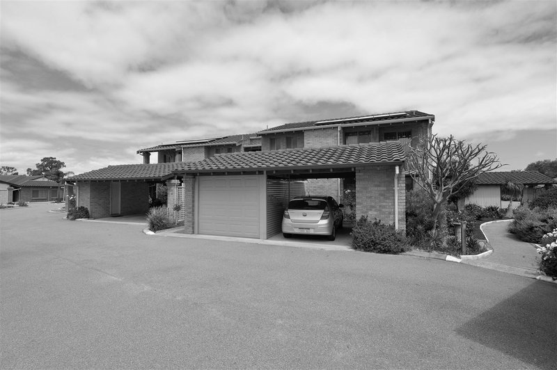 12/2 Hungerford Avenue, Halls Head WA 6210