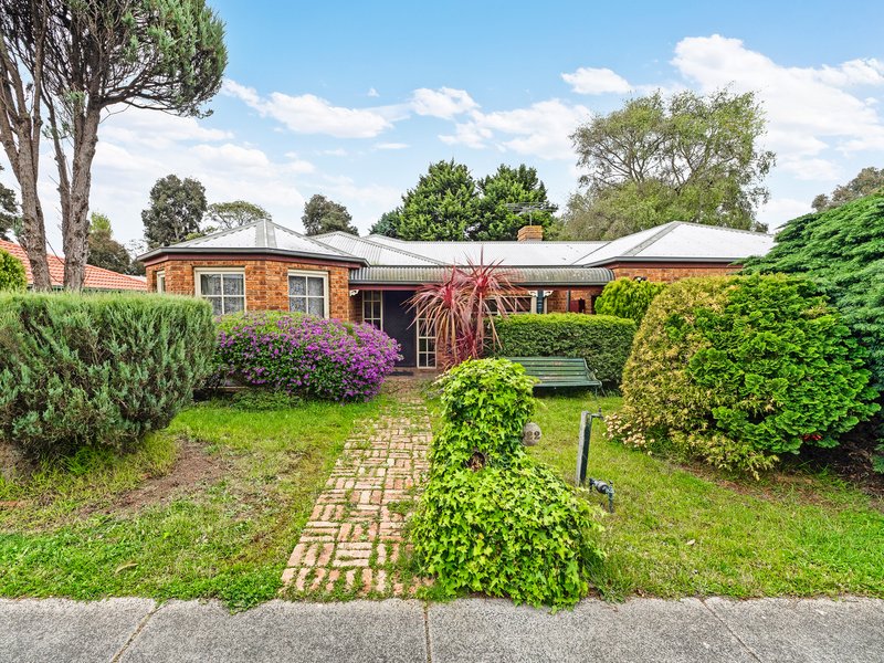 Photo - 122 Lawless Drive, Cranbourne North VIC 3977 - Image