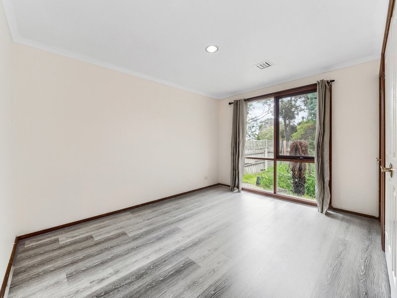 Photo - 122 Lawless Drive, Cranbourne North VIC 3977 - Image 14