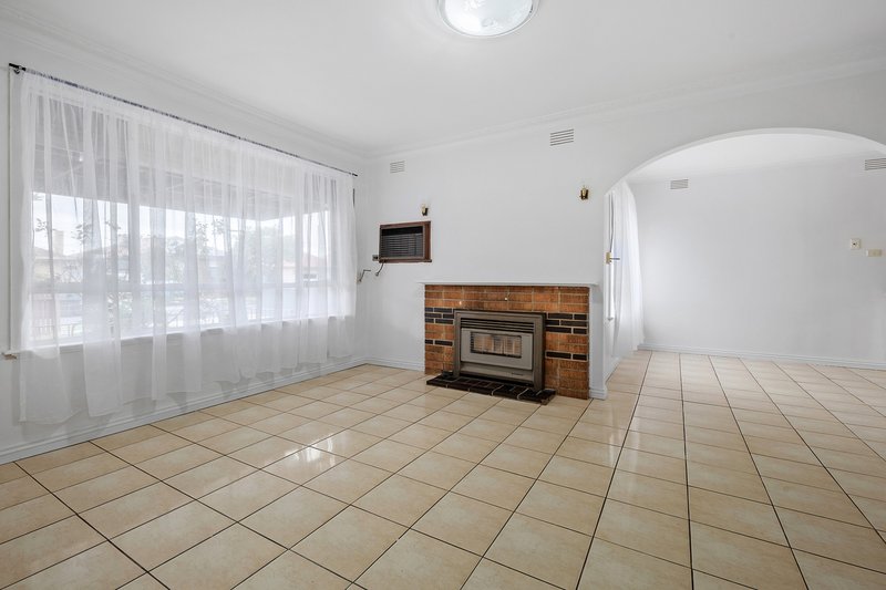 Photo - 122 Messmate Street, Lalor VIC 3075 - Image 6