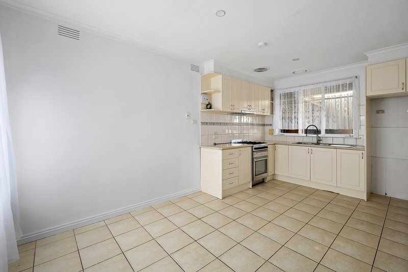 Photo - 122 Messmate Street, Lalor VIC 3075 - Image 9