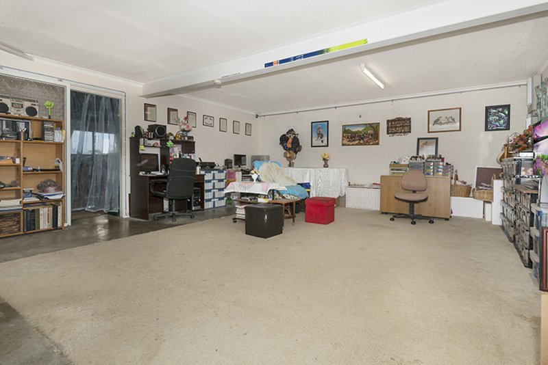 Photo - 122 Miles Avenue, Kelso QLD 4815 - Image 4