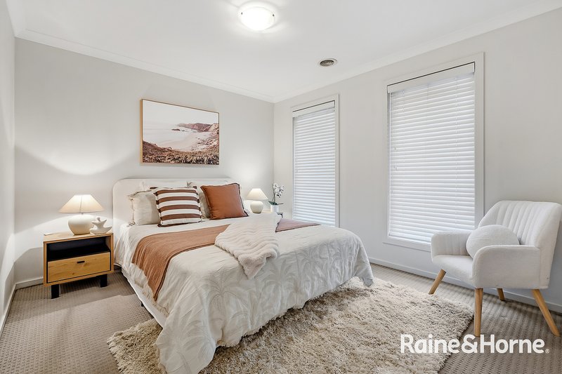 Photo - 122 Nelson Street, Cranbourne East VIC 3977 - Image 4