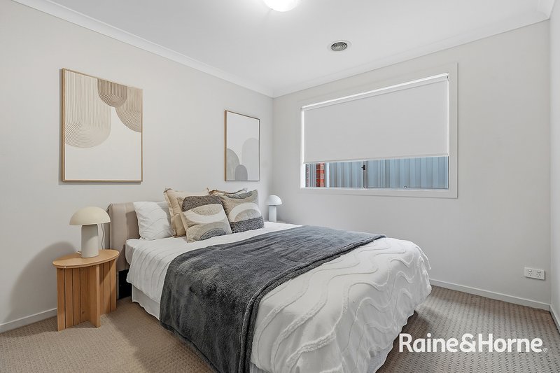 Photo - 122 Nelson Street, Cranbourne East VIC 3977 - Image 5