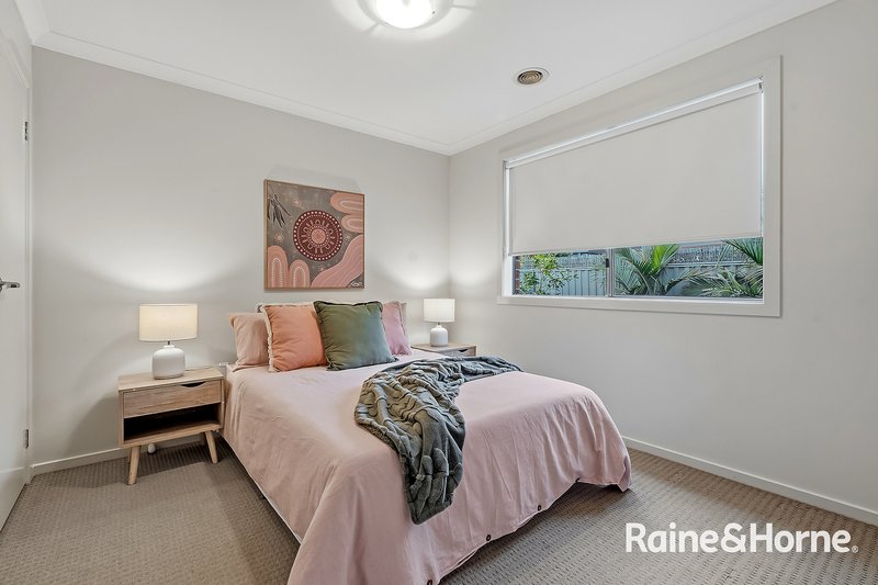 Photo - 122 Nelson Street, Cranbourne East VIC 3977 - Image 6