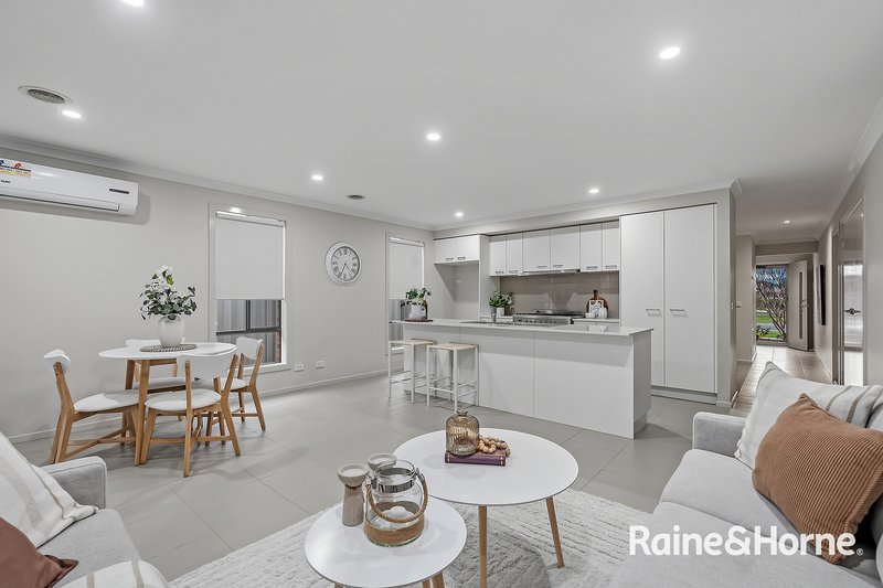 Photo - 122 Nelson Street, Cranbourne East VIC 3977 - Image 9