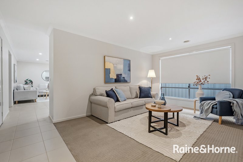 Photo - 122 Nelson Street, Cranbourne East VIC 3977 - Image 11
