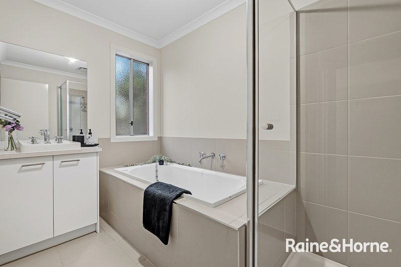 Photo - 122 Nelson Street, Cranbourne East VIC 3977 - Image 16