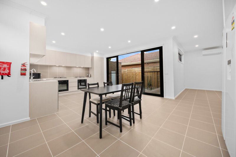 Photo - 1/22 Neville Street, Box Hill South VIC 3128 - Image 4