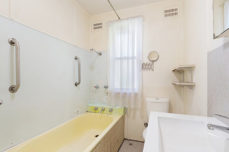 Photo - 122 Novara Crescent, Jannali NSW 2226 - Image 7