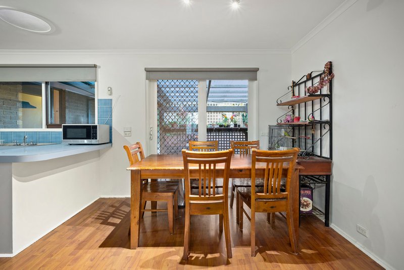 Photo - 122 Racecourse Road North, Pakenham VIC 3810 - Image 4