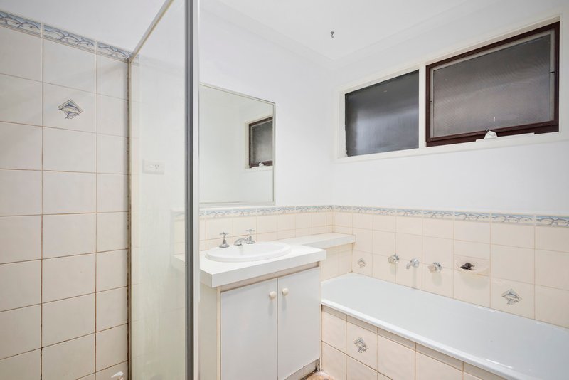 Photo - 122 Racecourse Road North, Pakenham VIC 3810 - Image 7