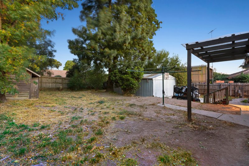 Photo - 122 Racecourse Road North, Pakenham VIC 3810 - Image 11