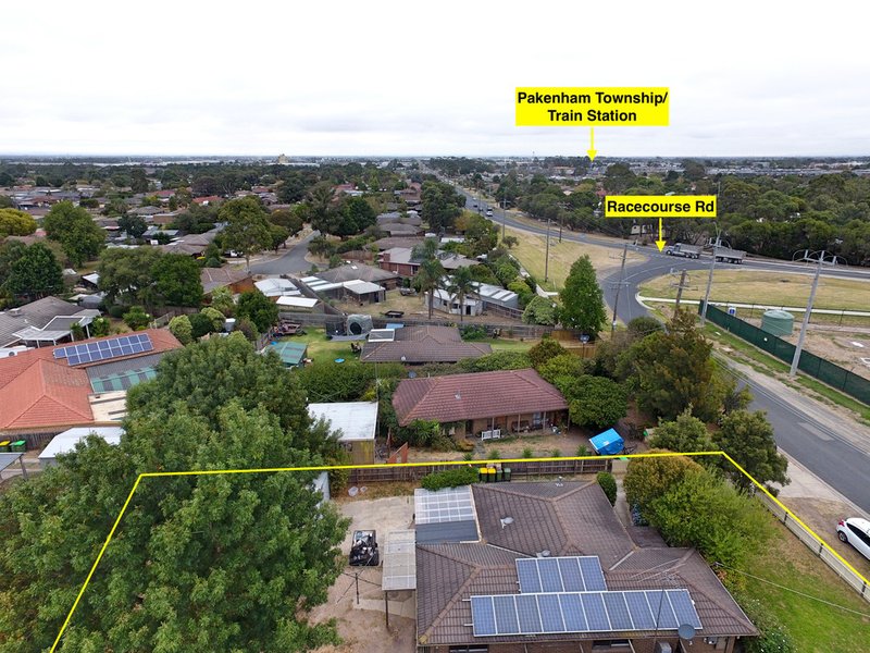 Photo - 122 Racecourse Road North, Pakenham VIC 3810 - Image 12