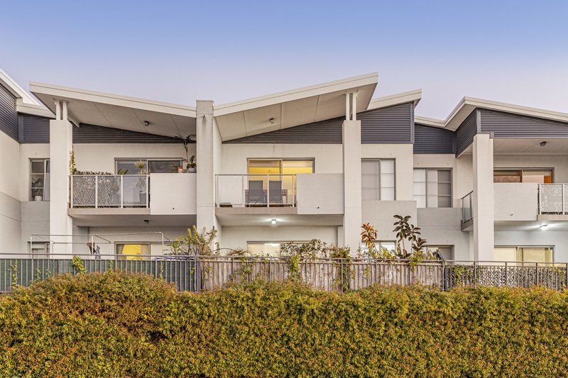 Photo - 12/2 Royston Link, Butler WA 6036 - Image 2