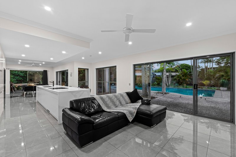 Photo - 122 Saturn Crescent, Bridgeman Downs QLD 4035 - Image 6