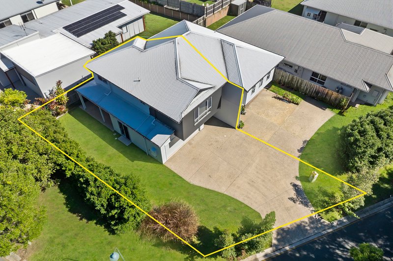 Photo - 1/22 Silver Wattle Grove, Peregian Springs QLD 4573 - Image 2
