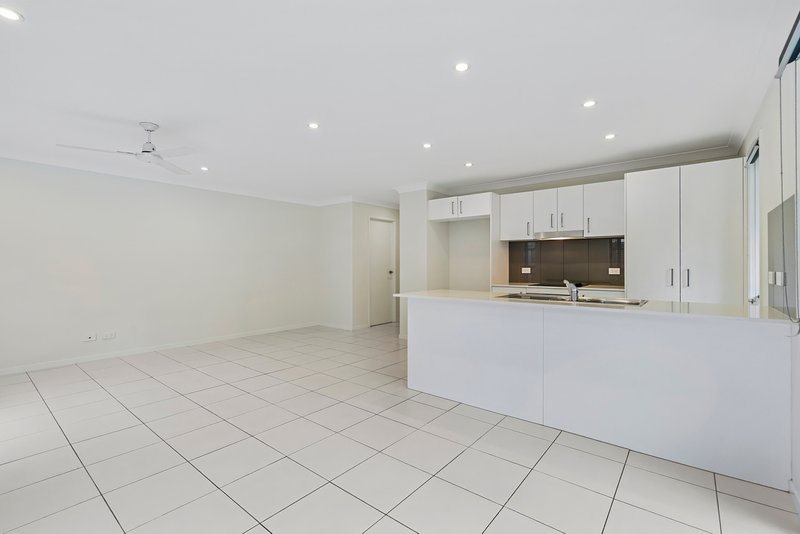 Photo - 1/22 Silver Wattle Grove, Peregian Springs QLD 4573 - Image 7