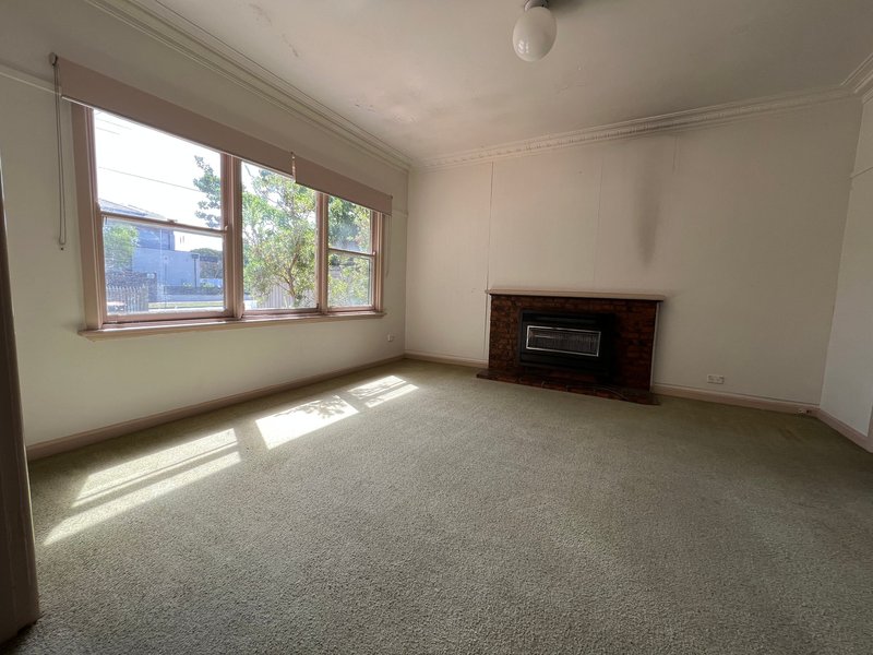 Photo - 1/22 Strelden Avenue, Oakleigh East VIC 3166 - Image 2