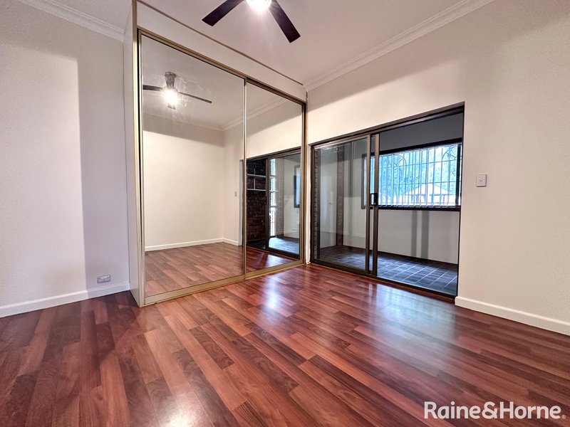 Photo - 122 Sutherland Street, Mascot NSW 2020 - Image 4