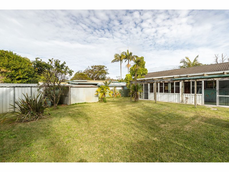 Photo - 122 The Lakes Way, Forster NSW 2428 - Image 9