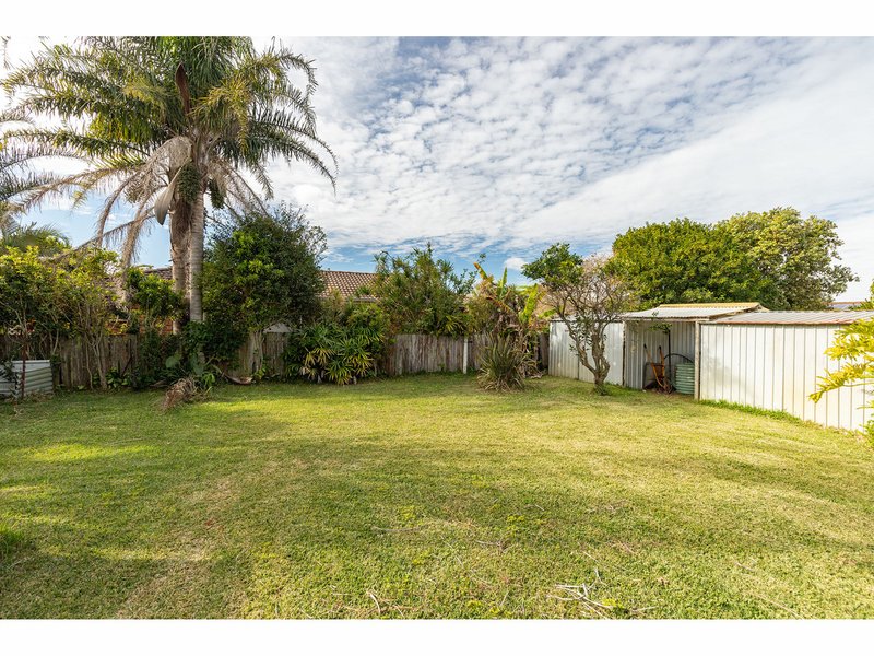 Photo - 122 The Lakes Way, Forster NSW 2428 - Image 10