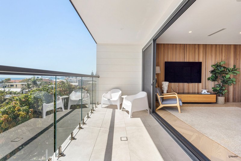 Photo - 1/22 Wagawn Street, Tugun QLD 4224 - Image 5