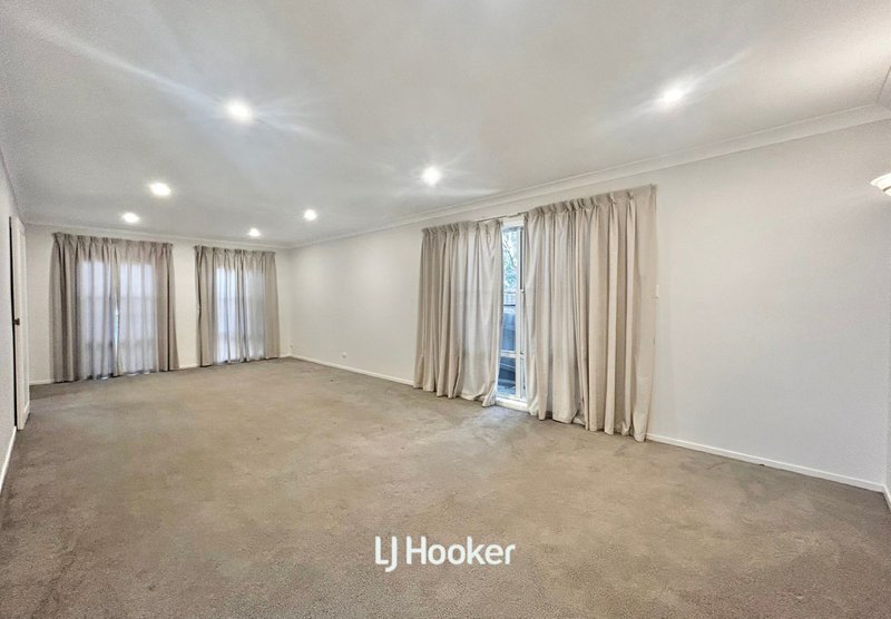 Photo - 122 Warrimoo Avenue, St Ives NSW 2075 - Image 10