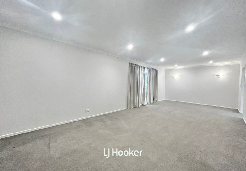 Photo - 122 Warrimoo Avenue, St Ives NSW 2075 - Image 11