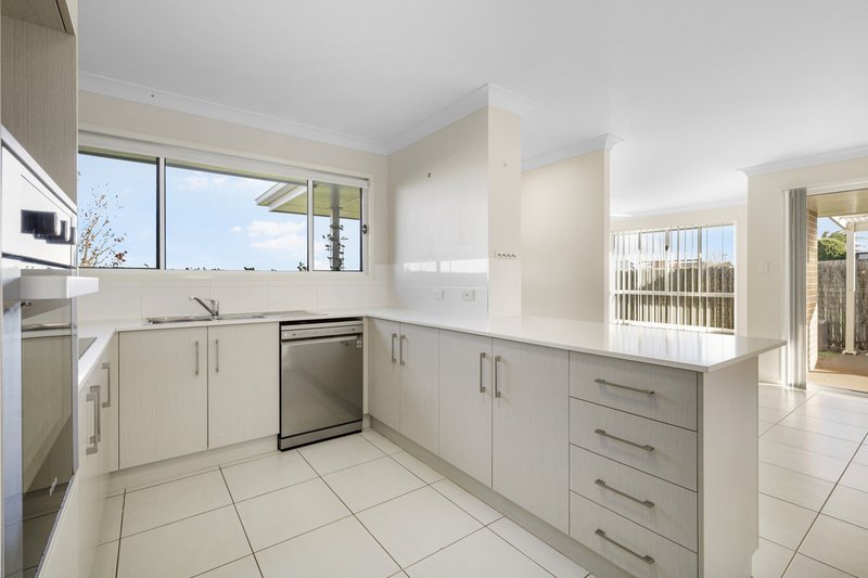 Photo - 1/22 Wigan Avenue, Highfields QLD 4352 - Image 5