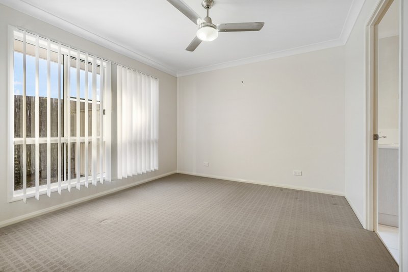 Photo - 1/22 Wigan Avenue, Highfields QLD 4352 - Image 6