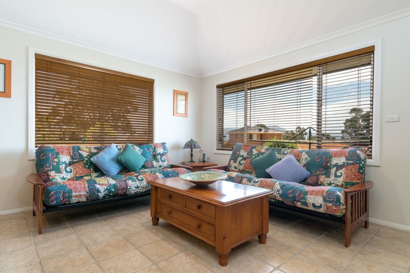 Photo - 122 Wyndarra Way, Koonawarra NSW 2530 - Image 6