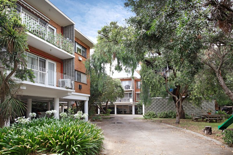 12/21-23 Tiuna Grove, Elwood VIC 3184