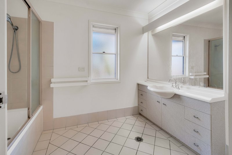 Photo - 122/215 Cottesloe Drive, Mermaid Waters QLD 4218 - Image 10