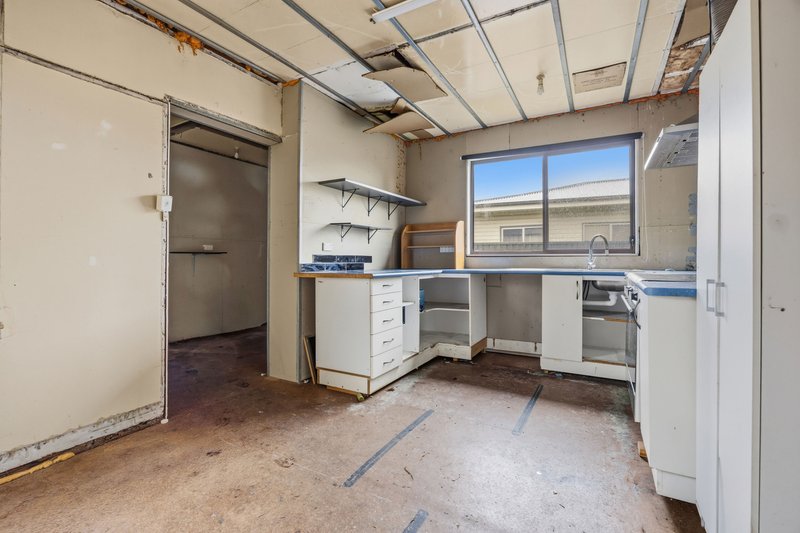 Photo - 1223 Norman Street, Wendouree VIC 3355 - Image 6