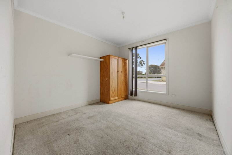 Photo - 1223 Norman Street, Wendouree VIC 3355 - Image 11