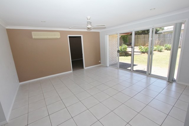 Photo - 1/224 Billinghurst Crescent, Upper Coomera QLD 4209 - Image 4