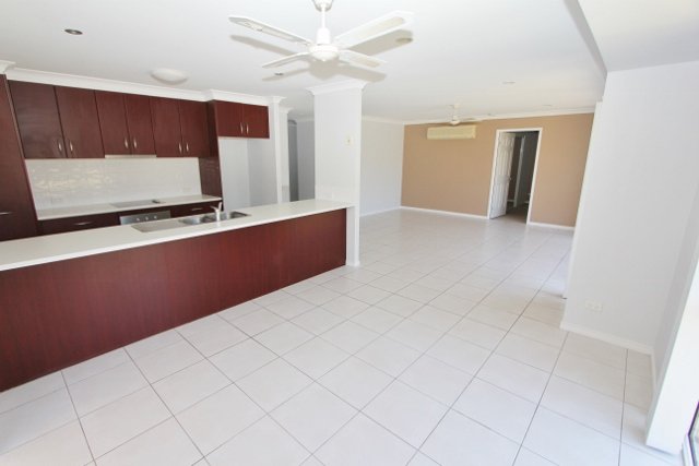 Photo - 1/224 Billinghurst Crescent, Upper Coomera QLD 4209 - Image 5