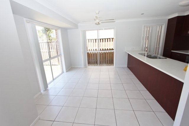 Photo - 1/224 Billinghurst Crescent, Upper Coomera QLD 4209 - Image 6