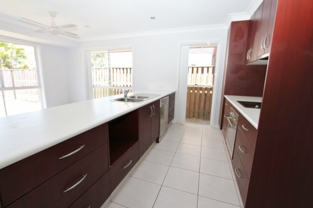 Photo - 1/224 Billinghurst Crescent, Upper Coomera QLD 4209 - Image 7