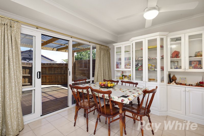 Photo - 1/225 Gallaghers Road, Glen Waverley VIC 3150 - Image 3