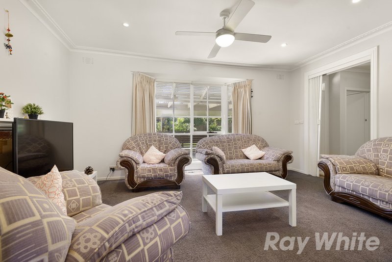 Photo - 1/225 Gallaghers Road, Glen Waverley VIC 3150 - Image 4