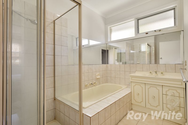 Photo - 1/225 Gallaghers Road, Glen Waverley VIC 3150 - Image 7