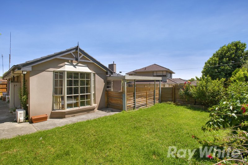 Photo - 1/225 Gallaghers Road, Glen Waverley VIC 3150 - Image 9