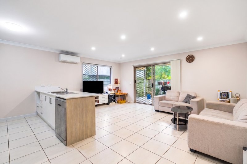 Photo - 1&2/25 Kanimbla Street, Holmview QLD 4207 - Image 2