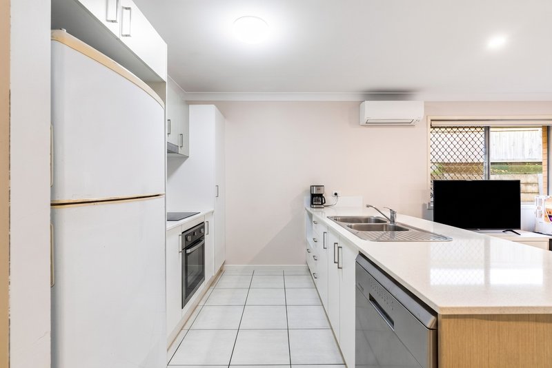 Photo - 1&2/25 Kanimbla Street, Holmview QLD 4207 - Image 3