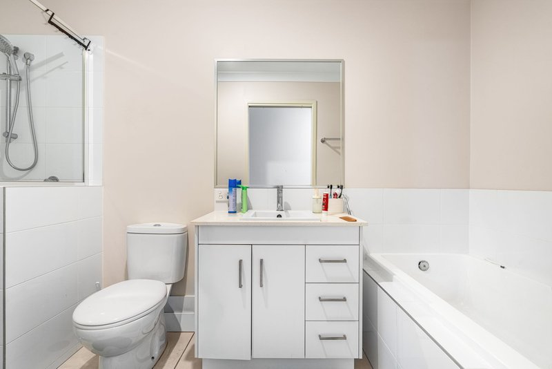 Photo - 1&2/25 Kanimbla Street, Holmview QLD 4207 - Image 7