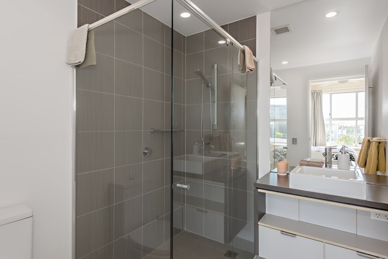 Photo - 122/60 Riverwalk Avenue, Robina QLD 4226 - Image 7