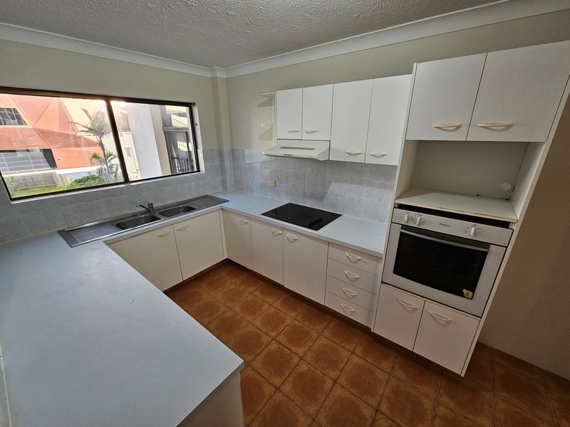 Photo - 12/28 Old Burleigh Road, Broadbeach QLD 4218 - Image 4